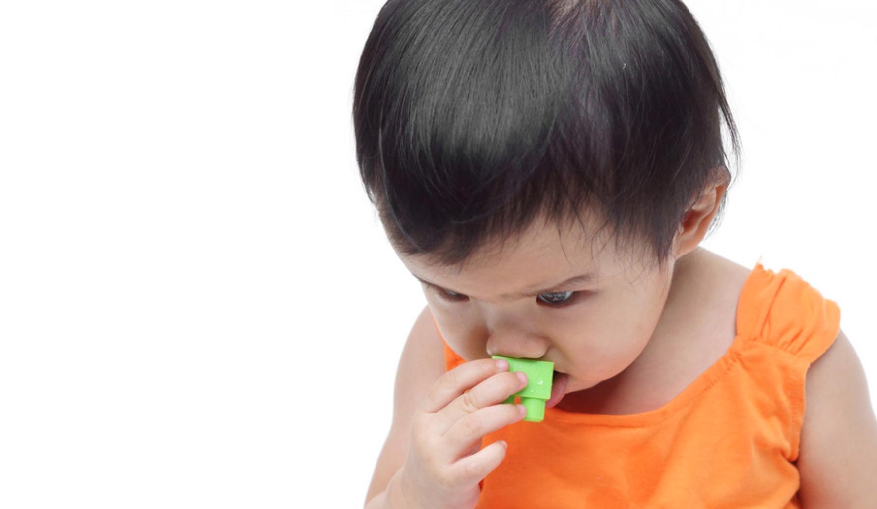 小孩吃东西卡住正确处理方法,小孩吃东西卡住急救视频教学