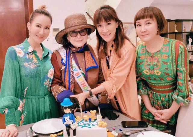 一年内爸妈相继去世的明星,一个明星亲人接连去世