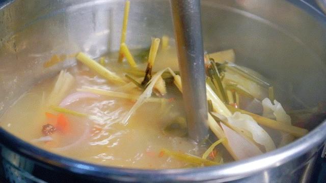 乌山路街上视频,泰国街道最火的小店