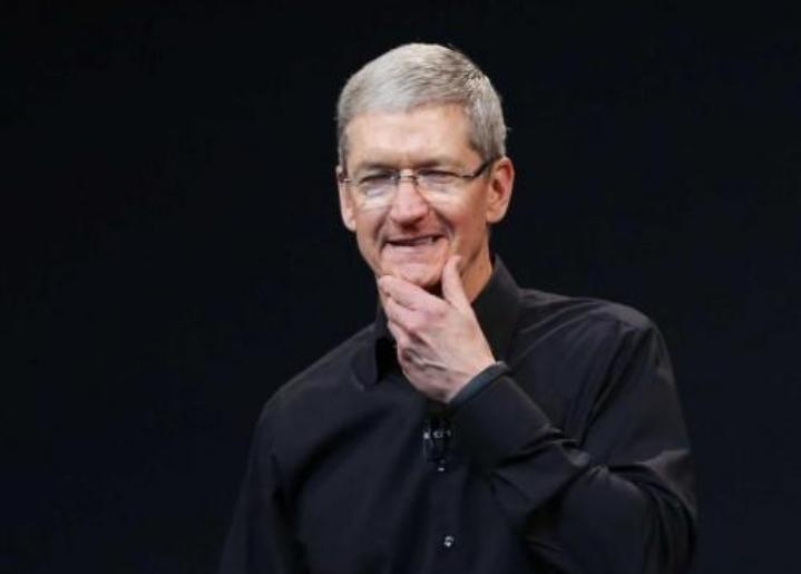 库克和雷军看手机,库克雷军担心的事