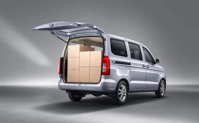 五菱宏光v5座劲取版什么配置,五菱宏光v19款劲享版落地多少钱