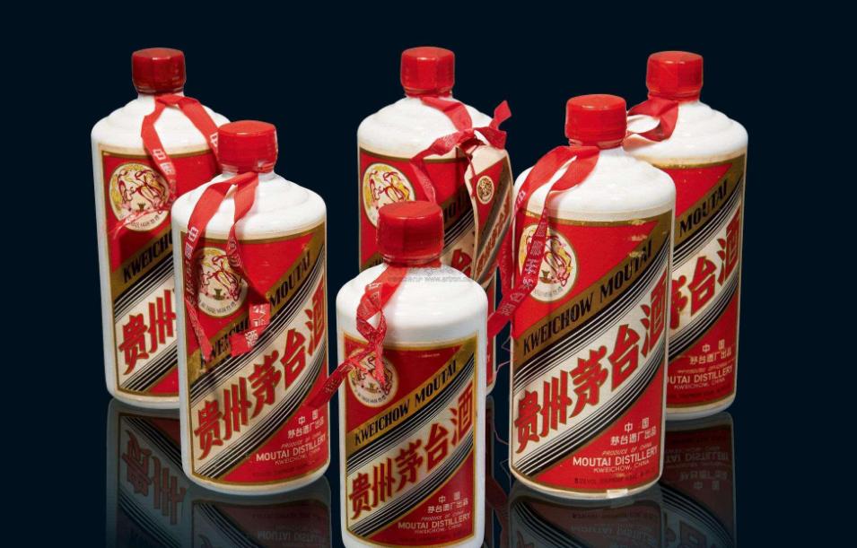 为什么酒友们都喜欢喝酱香型白酒,中国酒友喝茅台酒