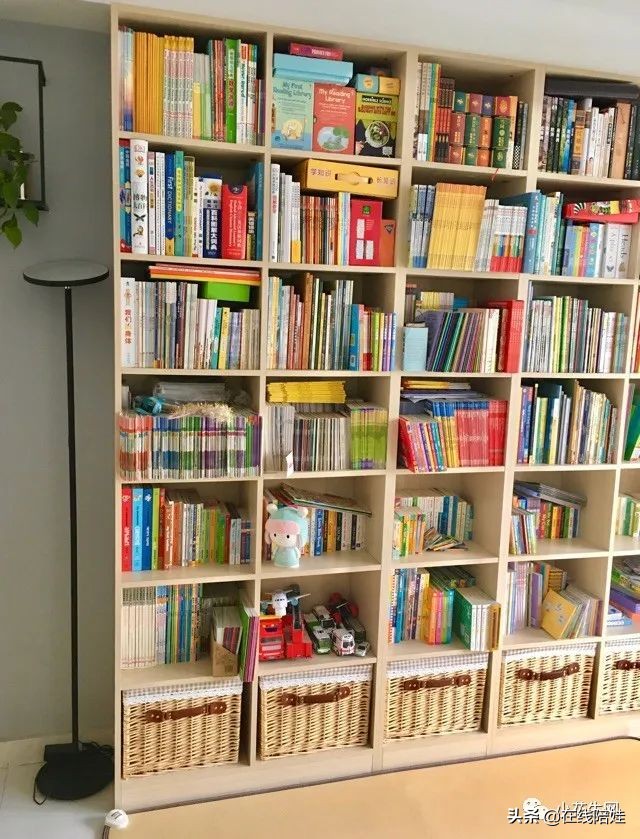 书柜开放式好看还是有门好看,书柜选开放式