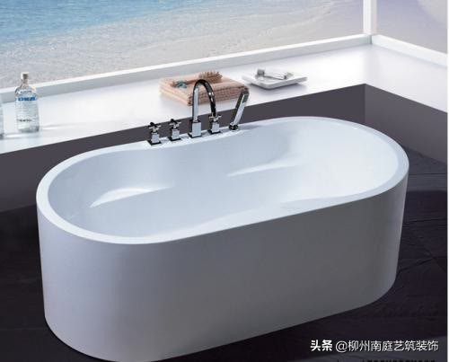 亚克力浴缸跟木桶浴缸哪个更耐用,toto的frp浴缸跟亚克力浴缸区别