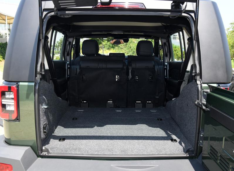 中国十大硬派越野车能上山能下河,硬派越野车上山下河无所不能