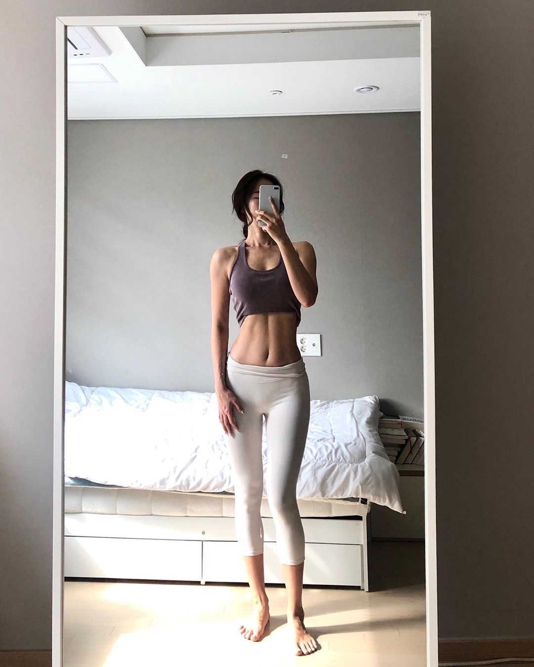 大腿内侧赘肉训练动作站立,10分钟大腿赘肉训练