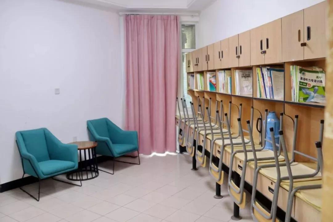 杭师大附中一段上线率,杭师大附中是重高吗