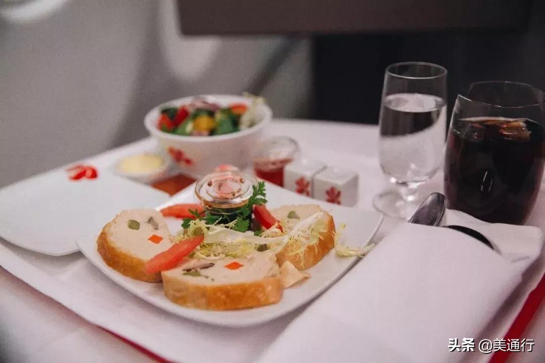 坐飞机有什么免费福利,坐飞机有哪些免费的福利