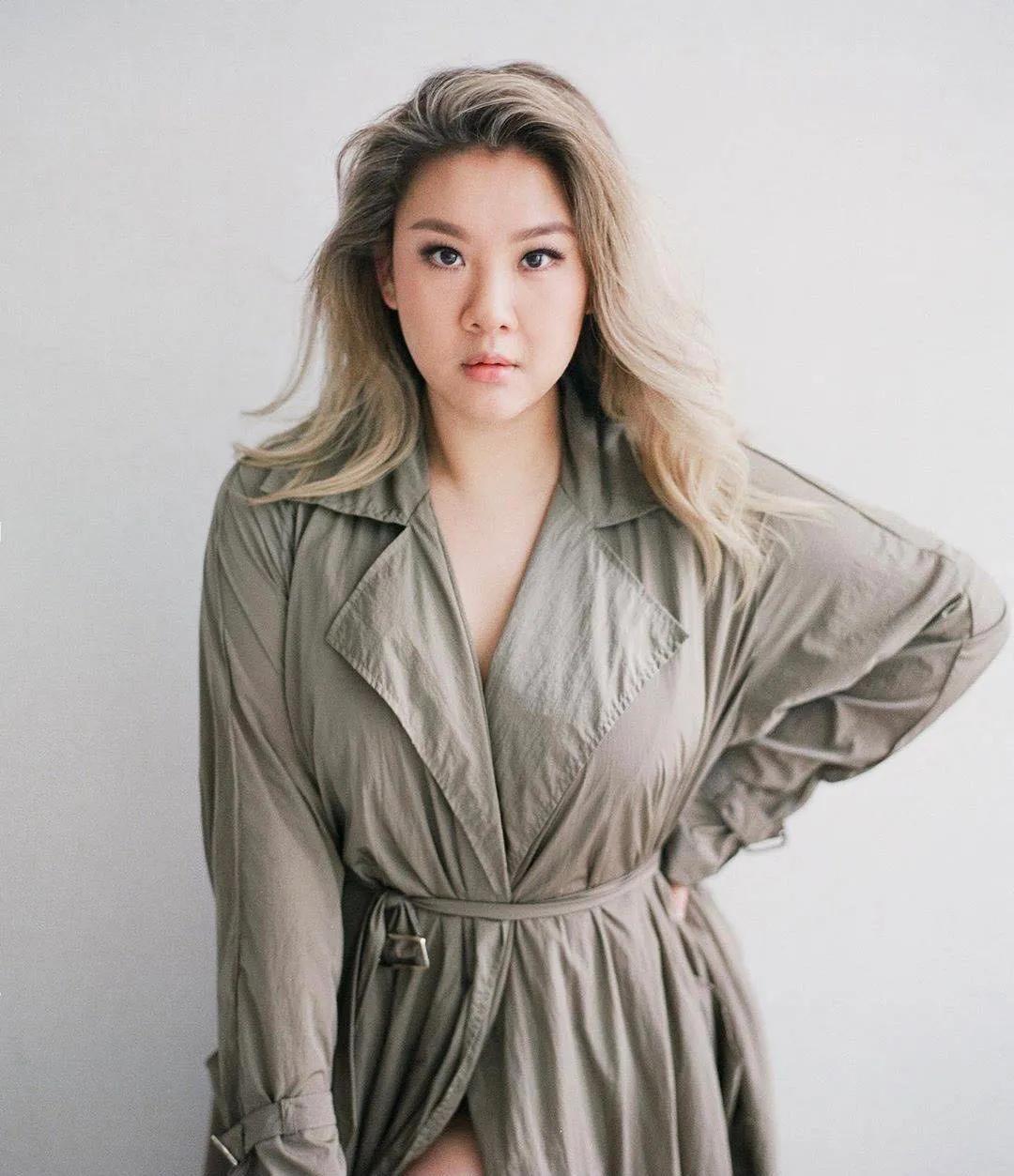 沈殿霞追思会上郑欣宜替父亲解围,郑欣宜已经继承肥姐遗产了吗