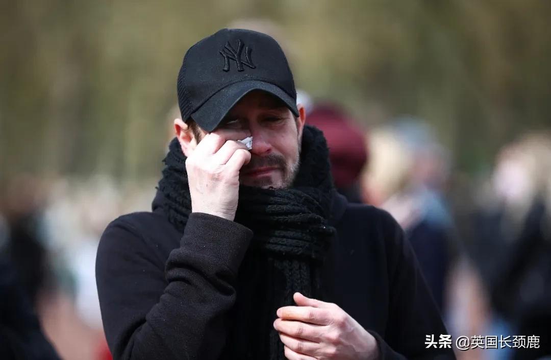 “感谢74年的陪伴，来生一定要再做我的爱人，好吗？”