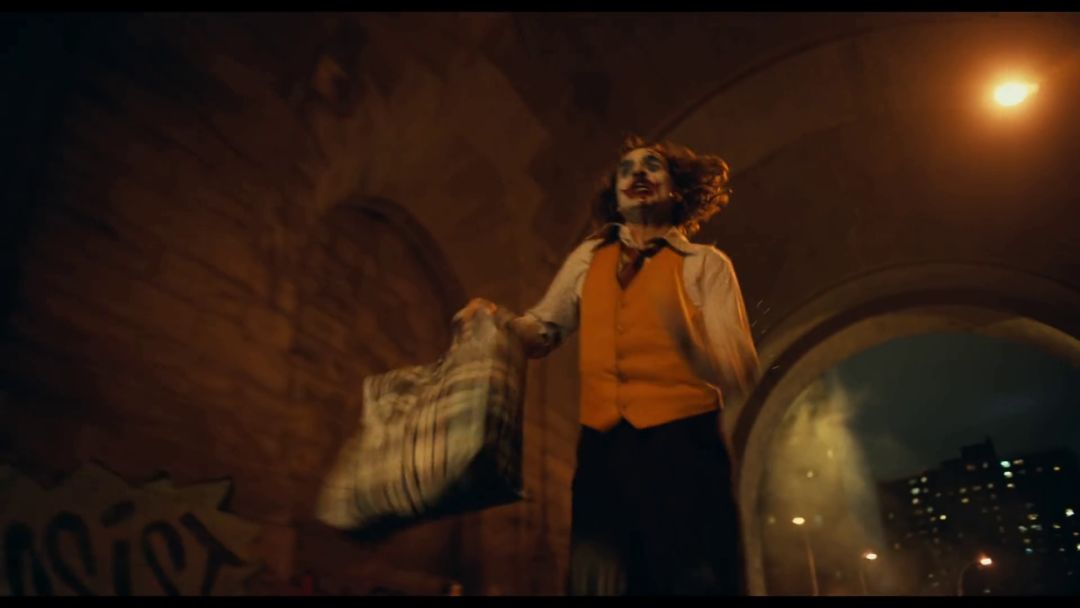 小丑口碑大爆豆瓣评分9,dc新片小丑首曝预告风格黑暗