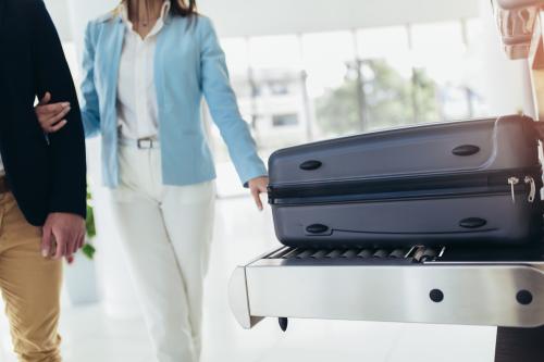 春秋航空升舱划算还是买托运划算,买时一时爽下一句