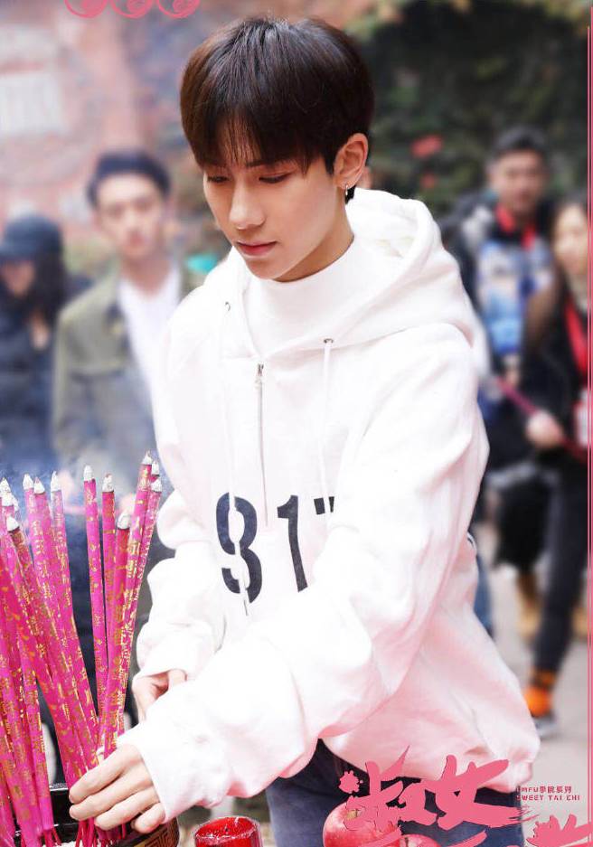 黄明昊新歌谁帮忙宣传,黄明昊在偶练被ninepercent宠