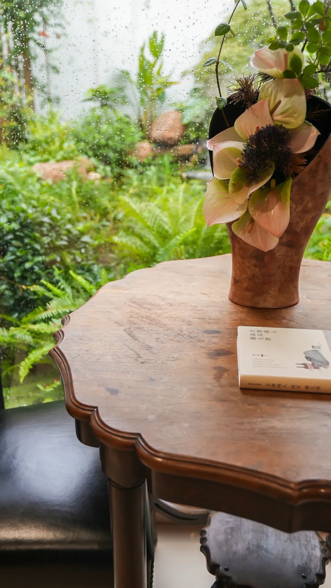 住在上海闹市400平的房子里，花开不败，开窗见池塘，太羡慕了