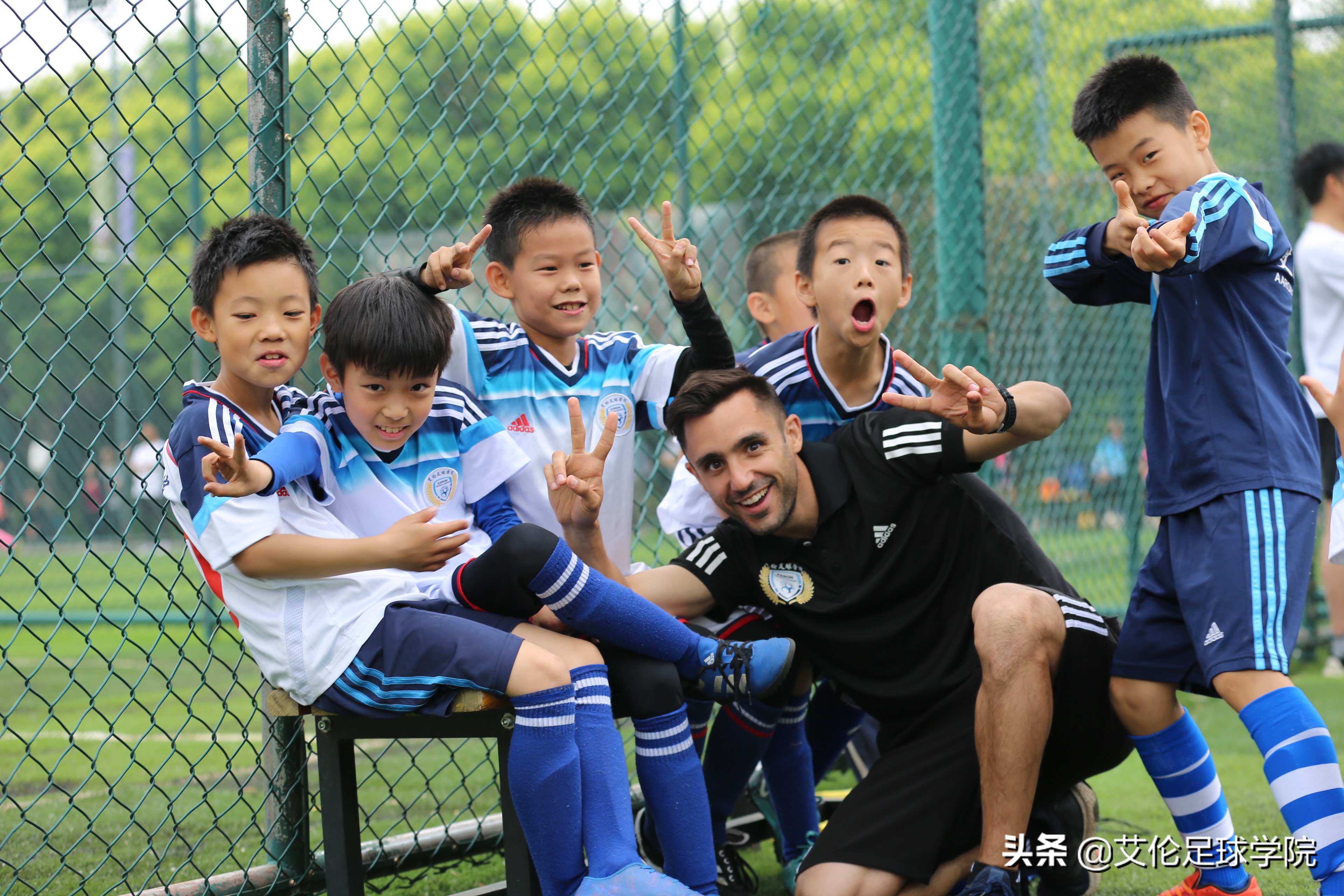 对没有基础的孩子怎么教足球,足球儿童核心训练四个经典动作