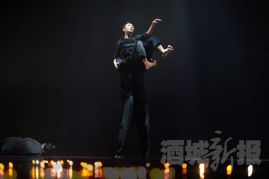 跳哭何炅的无骨鸡柳男孩是咱泸州男儿▎必须点赞