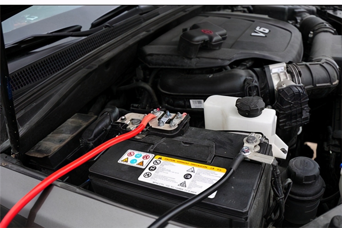 给汽车电瓶搭电器,给汽车电瓶搭电注意事项