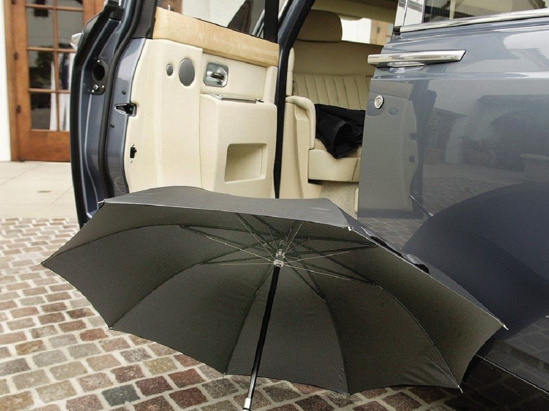 劳斯莱斯一把雨伞10万成本是多少,劳斯莱斯雨伞的成本是多少