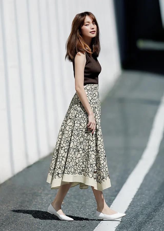 35-45岁女性随性穿搭夏天,时尚穿搭70后女人别穿太单调