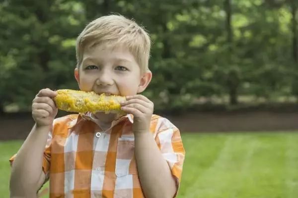 孩子抑郁焦虑一不开心就暴饮暴食,孩子暴饮暴食怎么改善