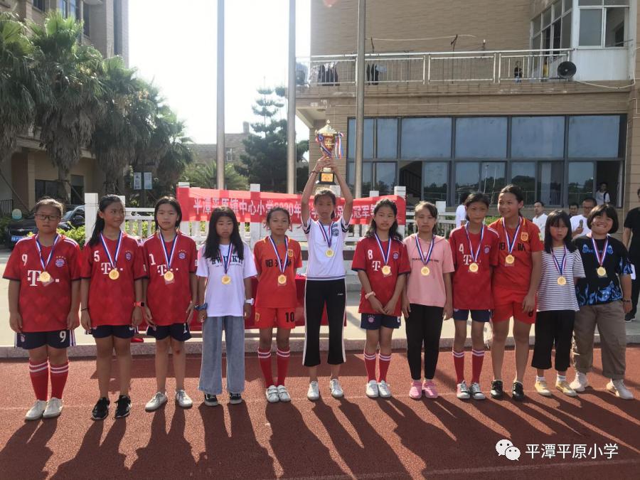 快乐足球追逐梦想放飞未来,快乐足球追逐梦想放飞未来海报