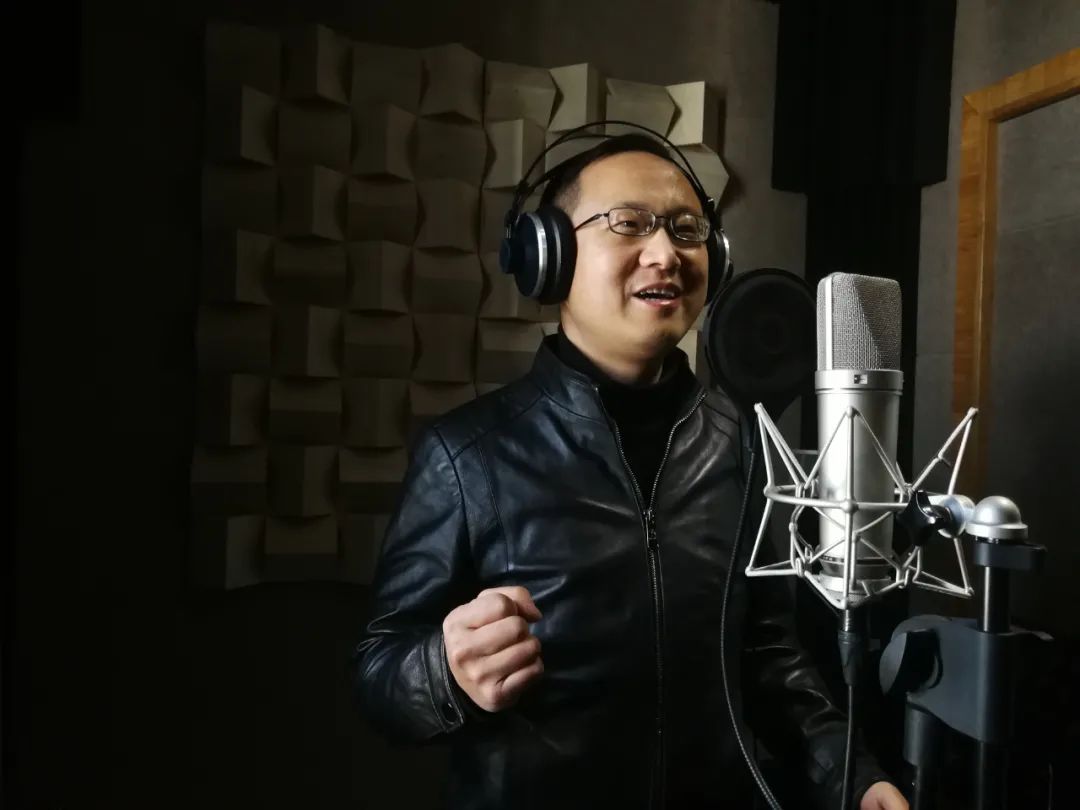 倾听大理|热爱永不变天籁唱初心——访大理州实验中学教师杨斌