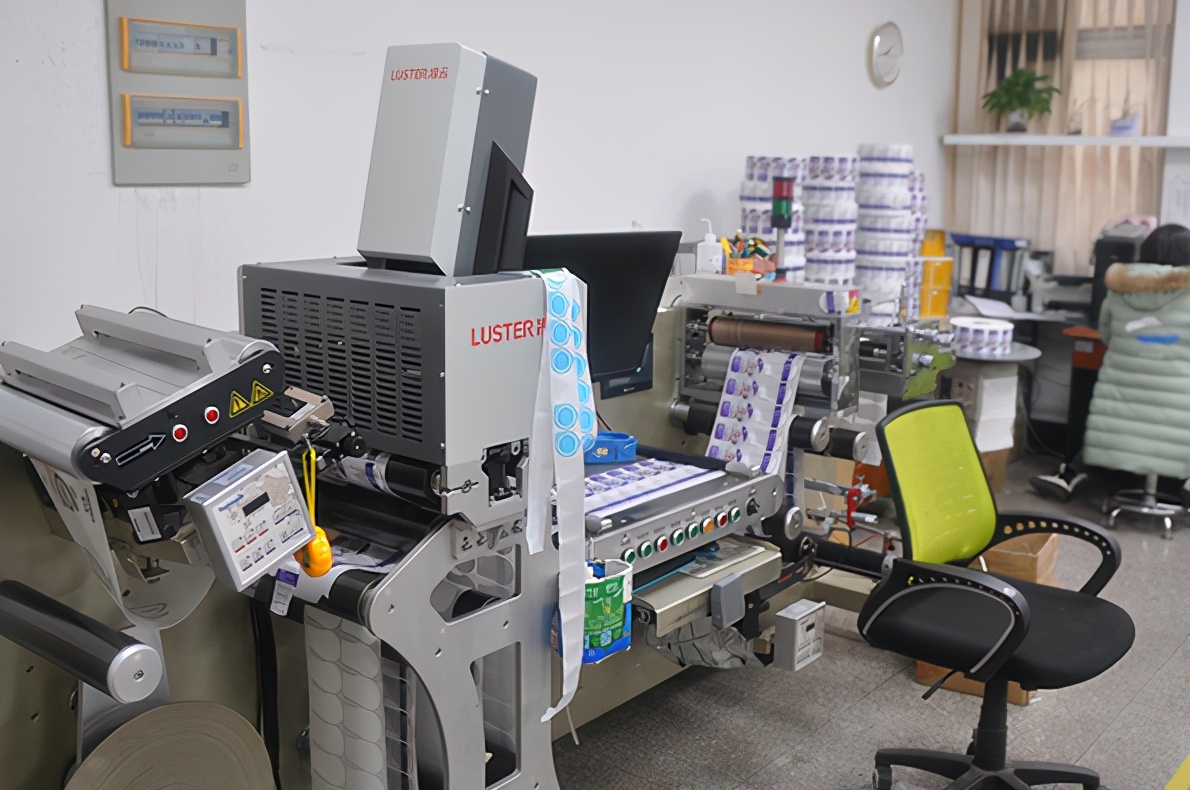 商标机不干胶标签印刷,不干胶标签的印刷