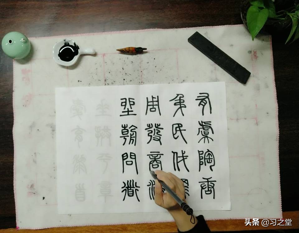 练字用什么颜色的毛边纸,描红字帖和临摹字帖有什么区别