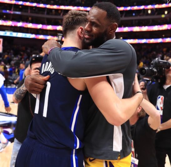 东契奇要签名,东契奇签球星卡