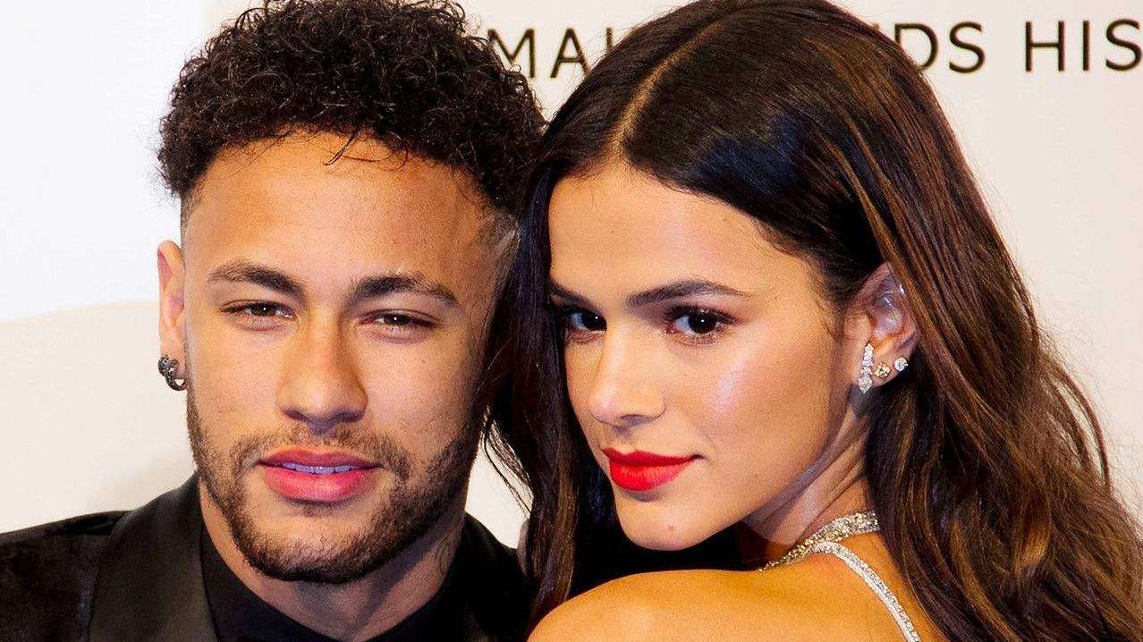 内马尔新女友是谁,内马尔第一任女友到底怎么了