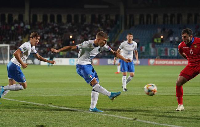 若日尼奥斩获欧足联最佳球员,意大利世界杯预选赛若日尼奥