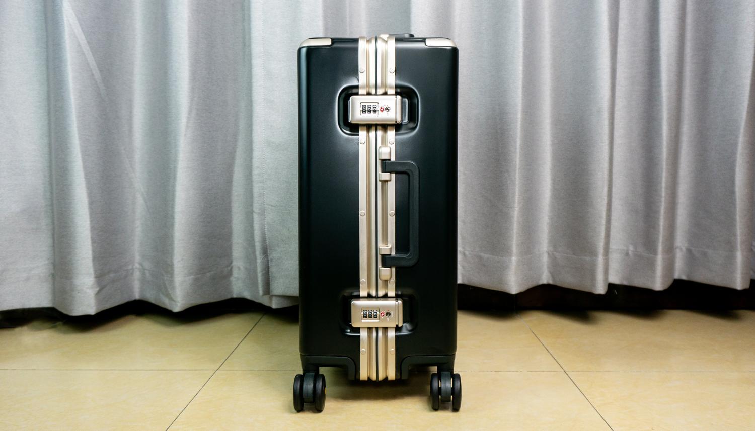 我试了一下，用地平线8号POWER拉杆箱装PS5代路由器刚刚好