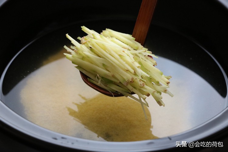 农村老奶奶用30年腌生姜的配方,80岁老奶奶坚持吃生姜