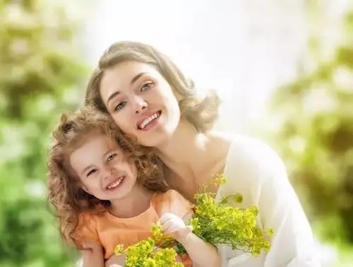 亲生的后母对孩子的伤害,后母怎样对待孩子