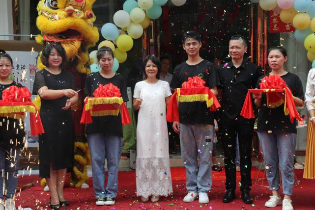 跨行而来,一年连开2家养发馆,她在百莲凯收获美丽财富人生