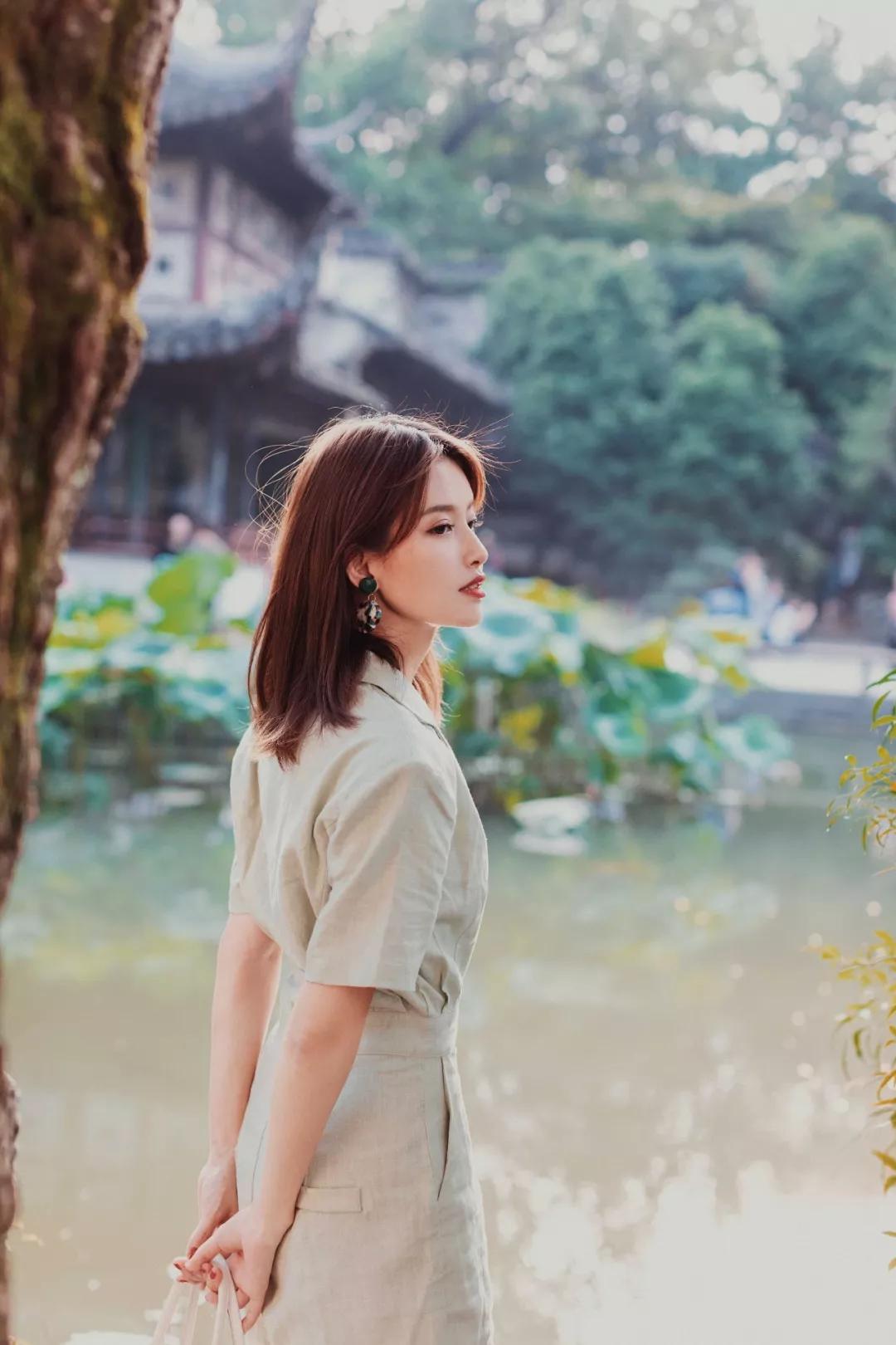 如何正确搭配显高又显瘦春游穿搭,一身非常时尚的穿搭既显高又显瘦