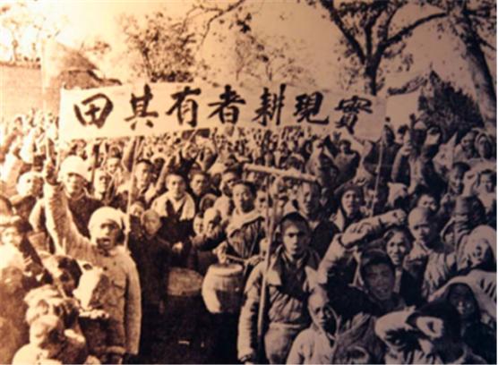 刘建期待小汽车接他上小学，等来脚蹬三轮车，*德朱**的做法让人敬佩