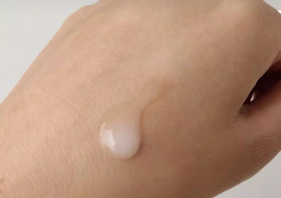 适合所有肤质的水乳国货,适合油性皮肤的水乳套装国货