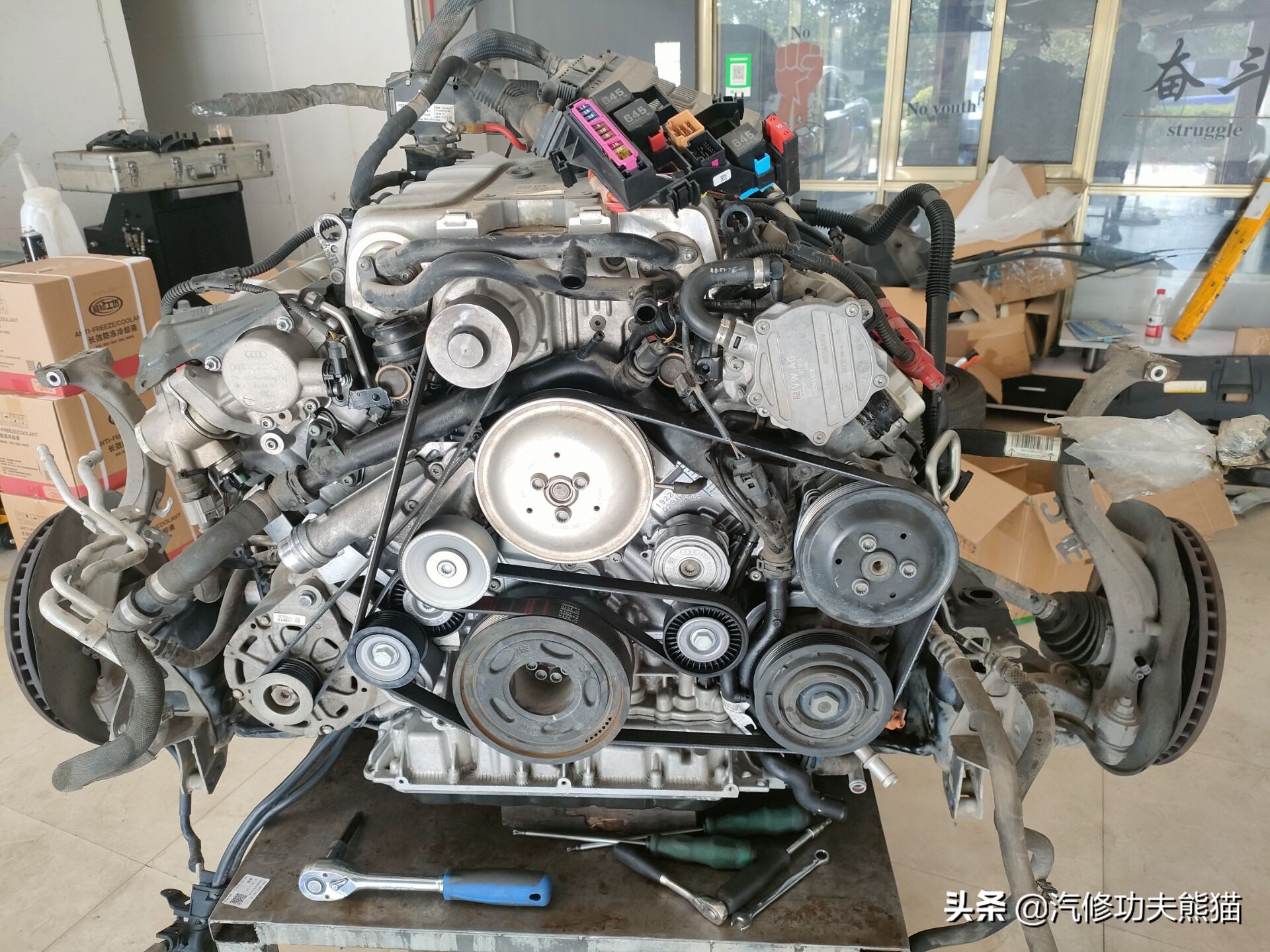 奥迪a8烧机油吗48v轻混,奥迪a8烧机油一千公里烧0.5正常吗