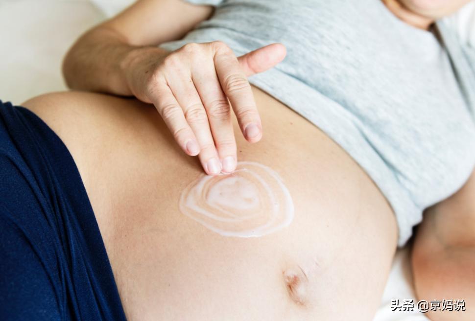 孕两个月肚子一跳一跳的是胎动吗,孕期肚子一跳一跳的是胎儿打嗝吗