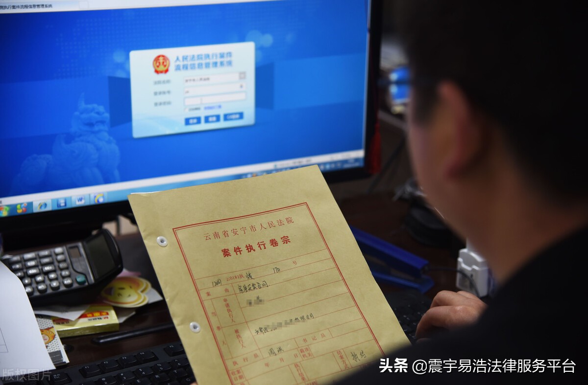 收到法院传票必须带上传票出庭吗,信用卡传票收到开庭不出庭行吗