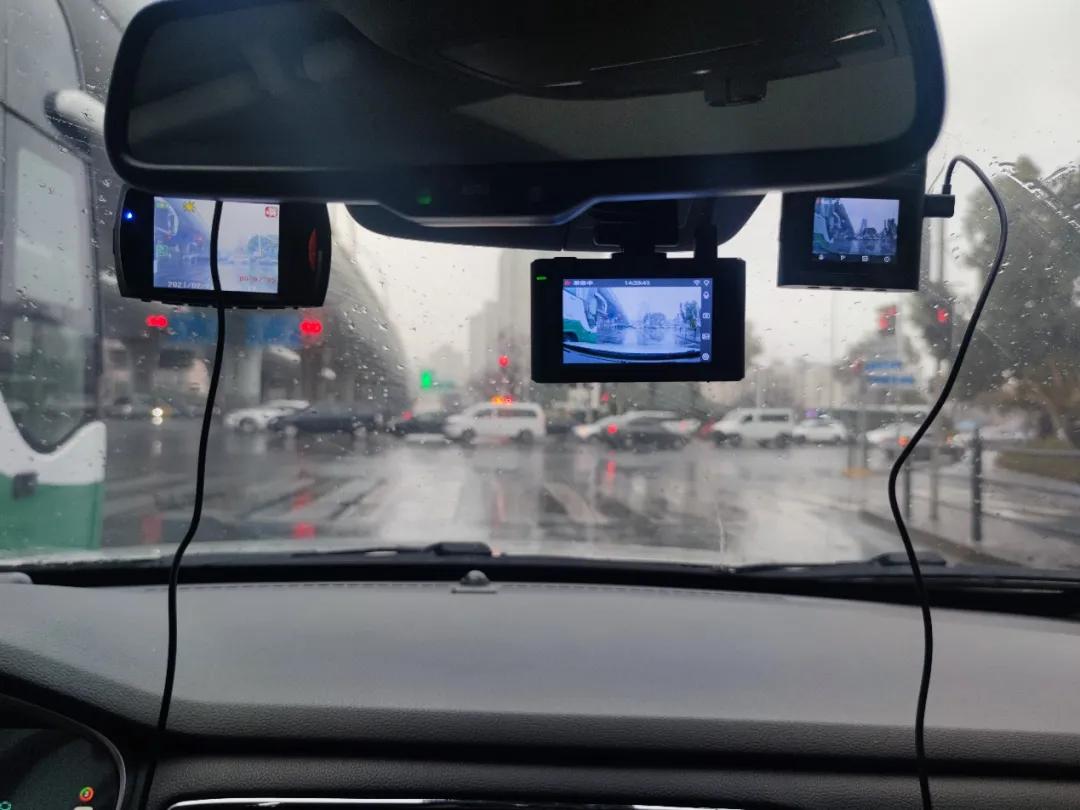 行车记录仪自己买好还是原装好,小米的行车记录仪拼多多百亿补贴