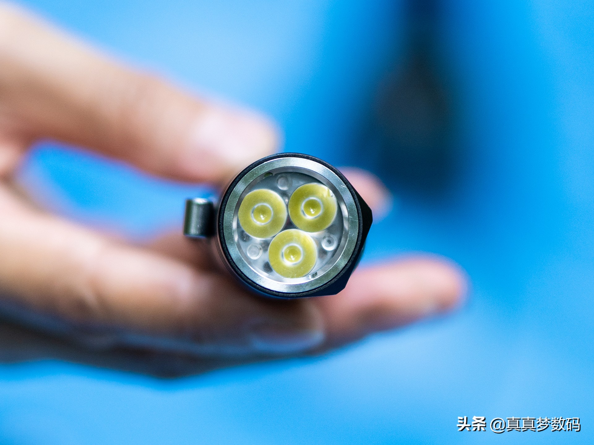 2021强光手电选购经验篇一:盘点我的高性价比强光手电筒