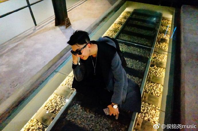 陈伟霆帅得一塌糊涂,陈伟霆不光长得帅还实力宠粉