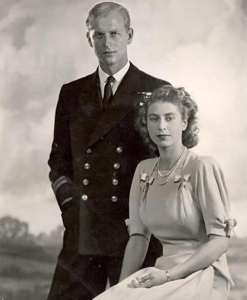 英国女王和菲利普亲王相伴73年,英国女王菲利普亲王接连离世