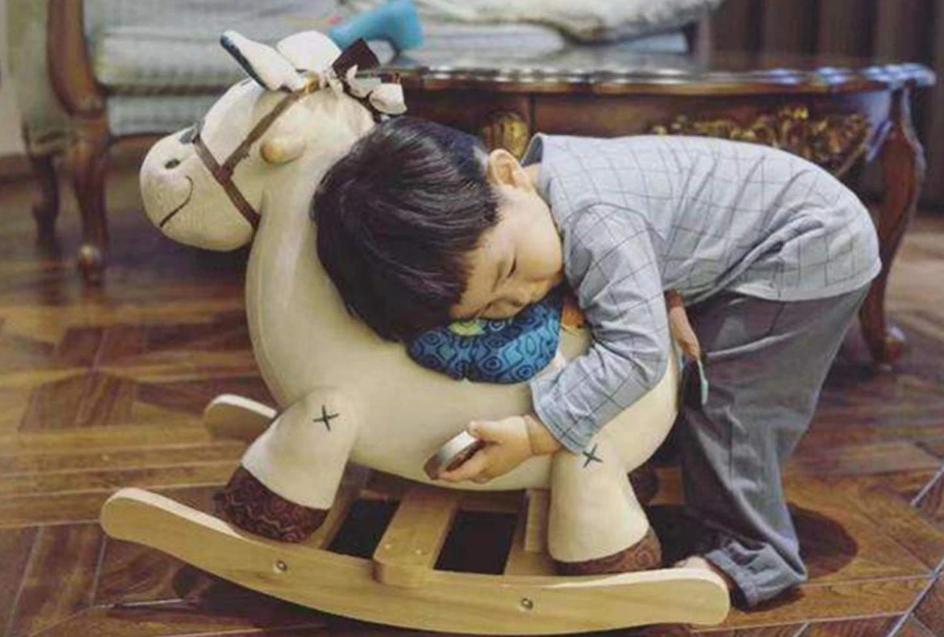 这些危险玩具不要再给孩子买了,这几大危险玩具尽量别给孩子买