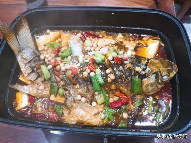 江边蒜香麻辣烤鱼做法教程家庭版,怎么烤鱼简单又美味在家就能做