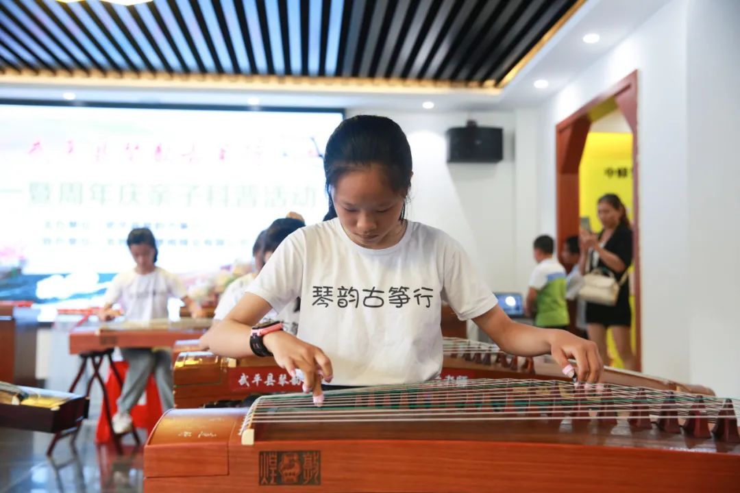 组图：武平县琴韵古筝行六一暨周年庆亲子活动圆满举行