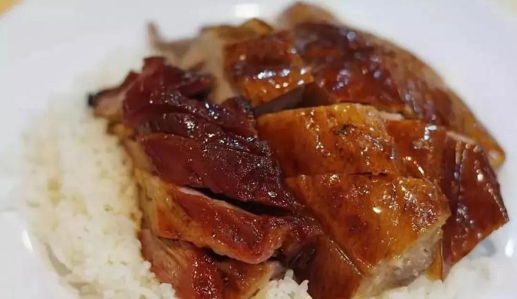 油亮烧鹅,烧鹅颜色油亮