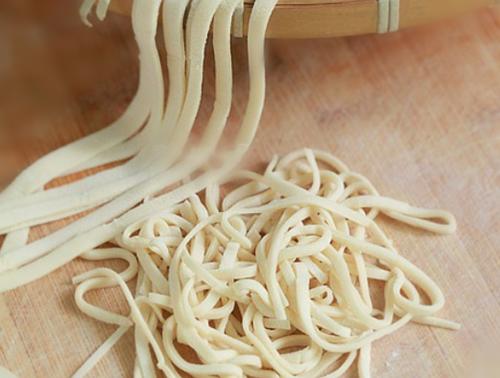 手擀面怎么和面才筋道煮不断,老妈教我烙饼